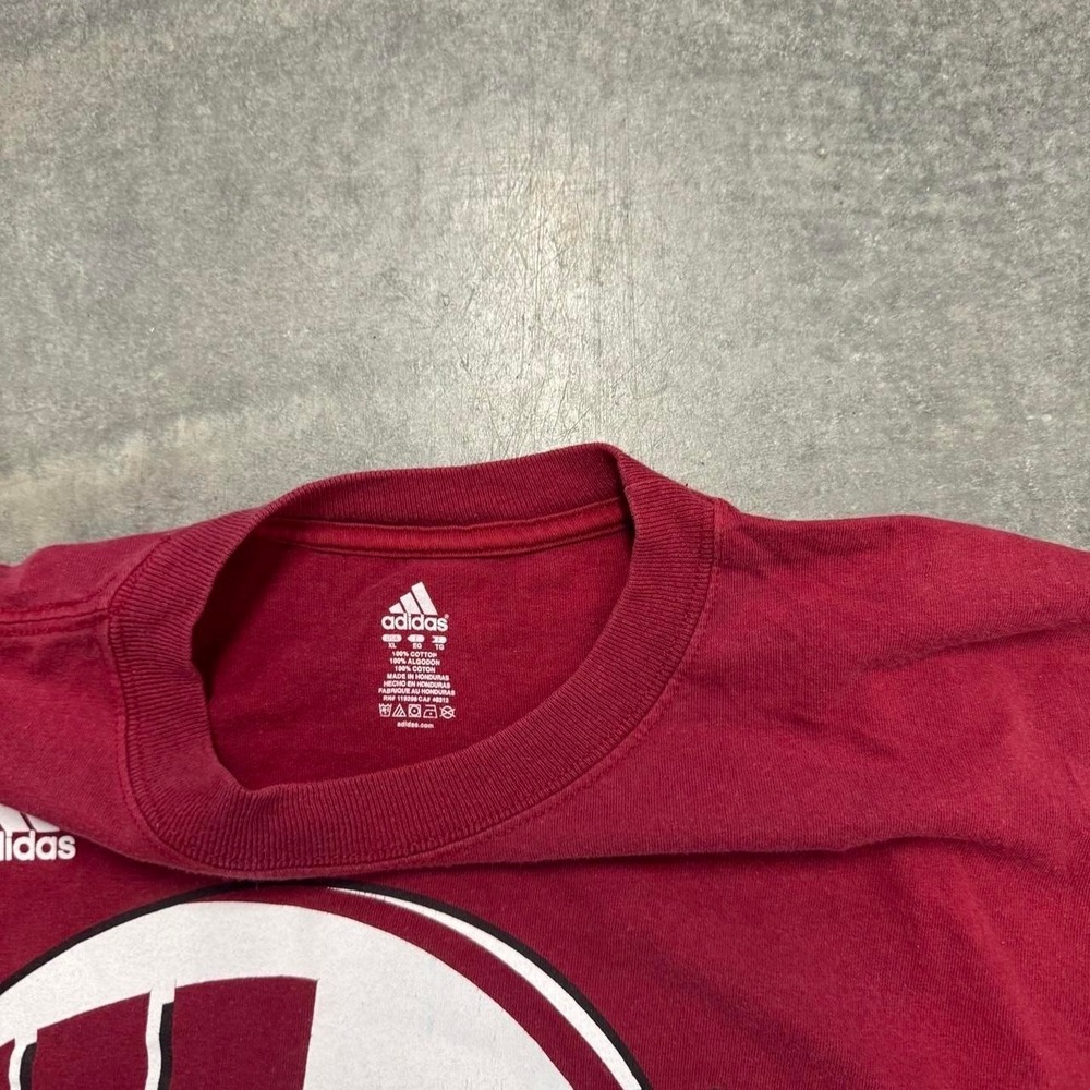 Men's Wisconsin Adidas Tshirt Helmet Graphic Tshirt Short Sleeve Red Large - Picture 5 of 8